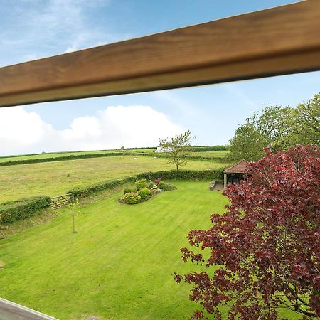 Kidwelly Farmhouse B&B Екстер'єр фото