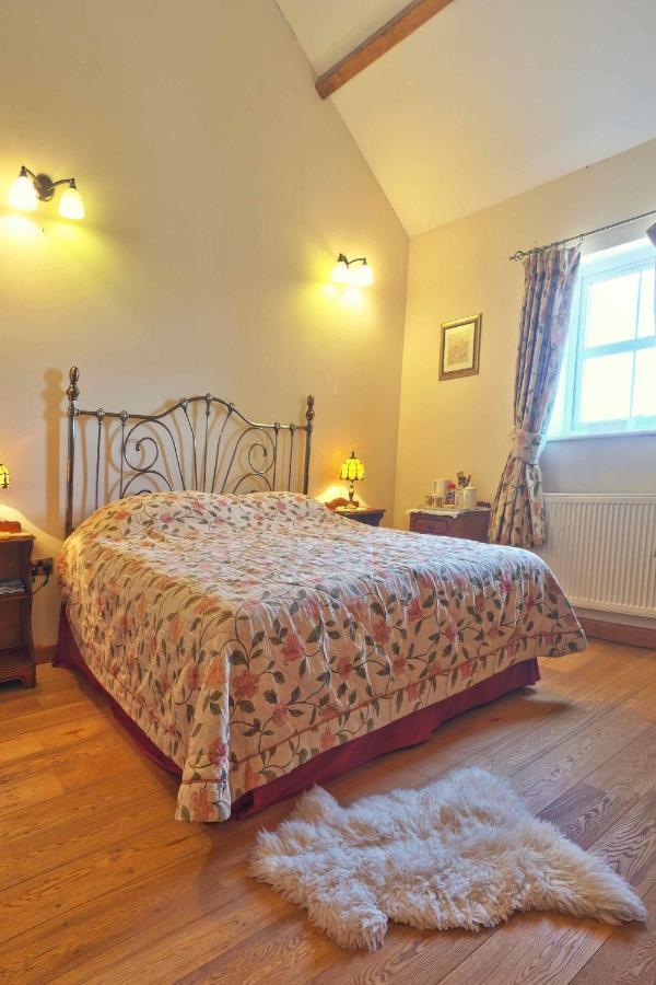 Kidwelly Farmhouse B&B Екстер'єр фото